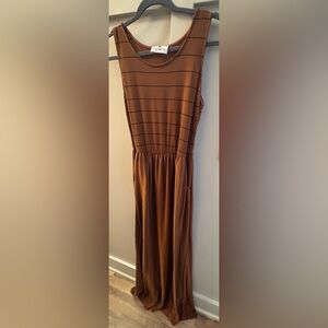 NWOT BETSEYS BOUTIQUE Elegant Brown Sleeveless Dress